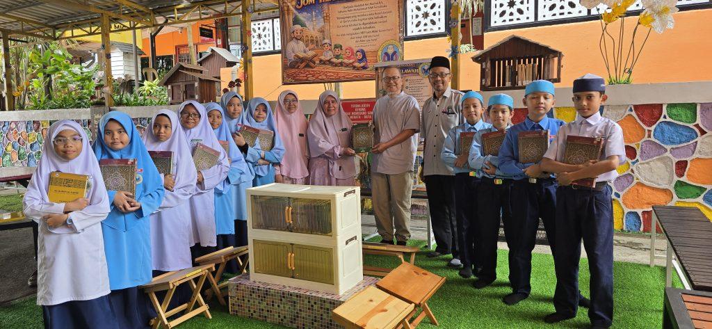 Yayasan Pendidikan Hidayah memberi sumbangan Al Quran kepada Sekolah Rendah Islam Hidayah sempena menyambut Ramadan 2026