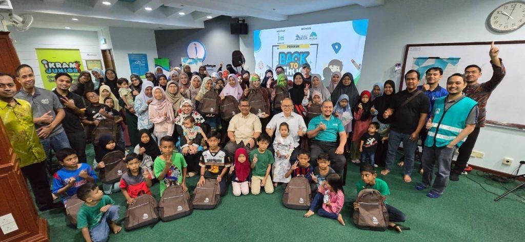 Yayasan Pendidikan Hidayah memberi bantuan Back to School kepada pelajar B40 di kawasan Iskandar Puteri.